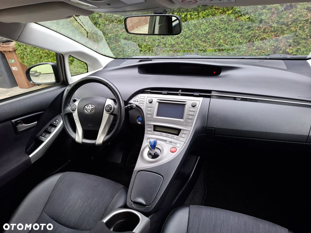 Toyota Prius (Hybrid) Executive - 20