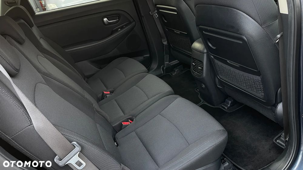 Kia Carens - 27