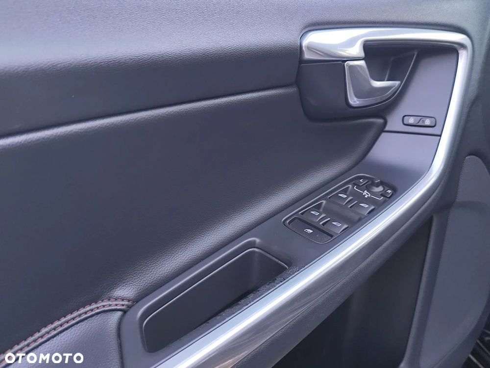 Volvo V60 Cross Country T5 AWD Momentum - 27