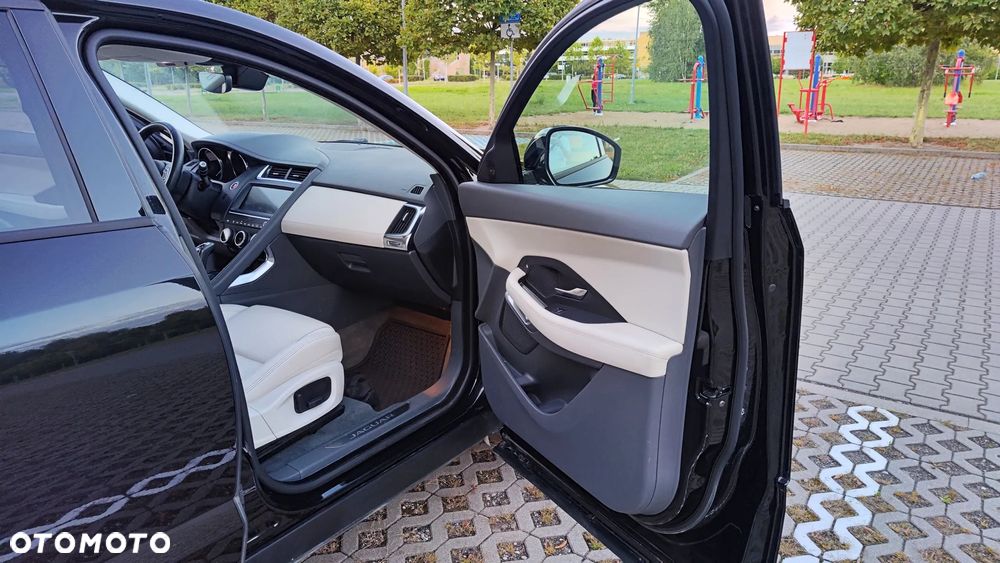 Jaguar E-Pace 2.0 i4D AWD - 9