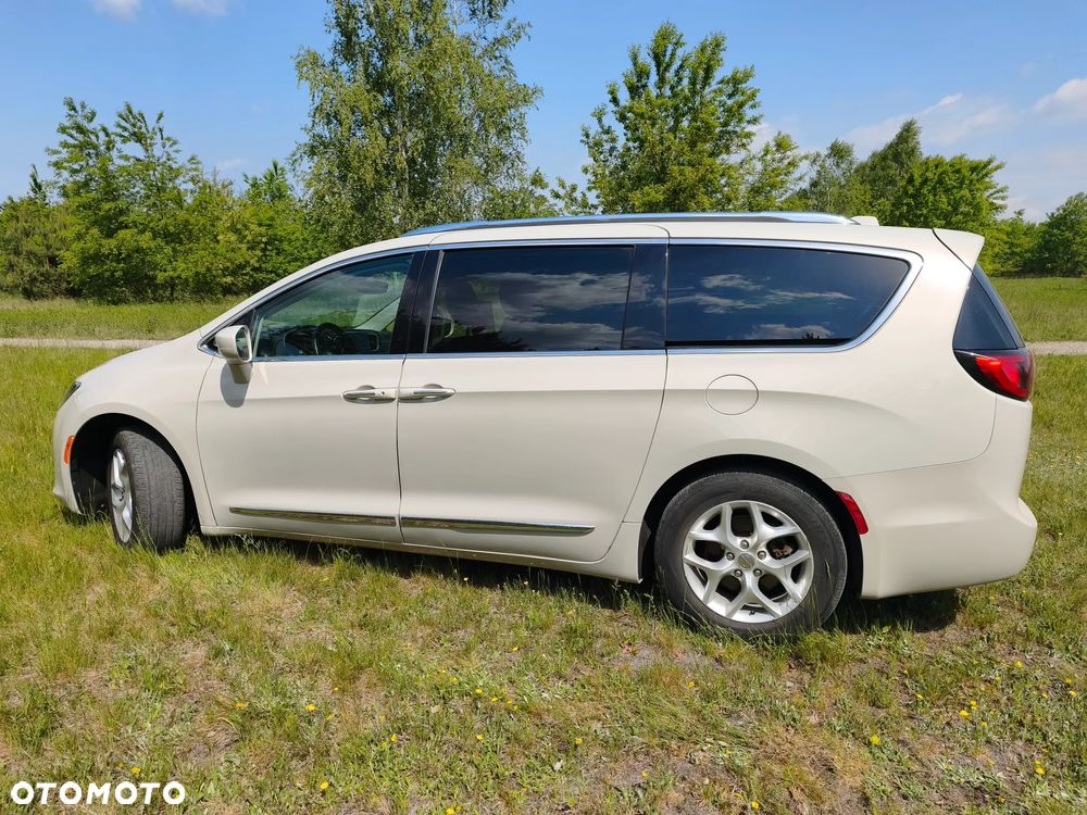 Chrysler Pacifica - 8