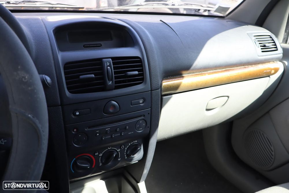 Renault Clio - 8