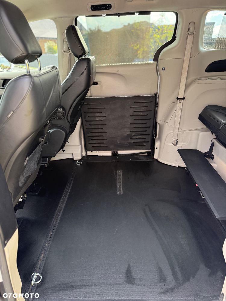 Chrysler Pacifica - 30