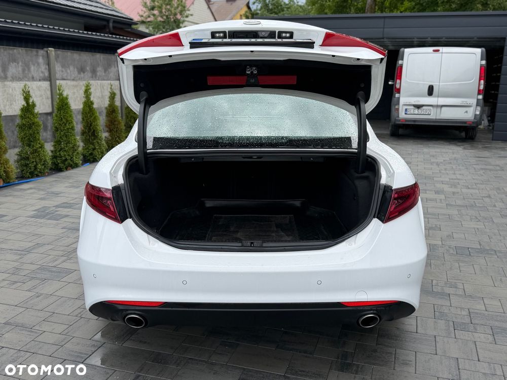 Alfa Romeo Giulia - 13