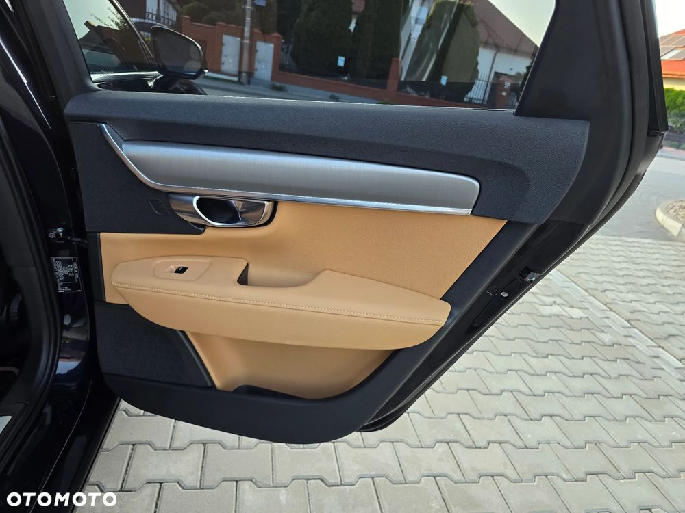 Volvo V90 D3 Momentum Pro - 24