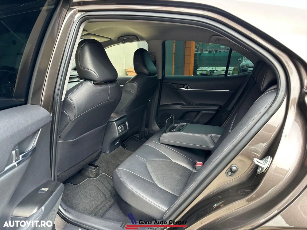 Toyota Camry Executive - 19