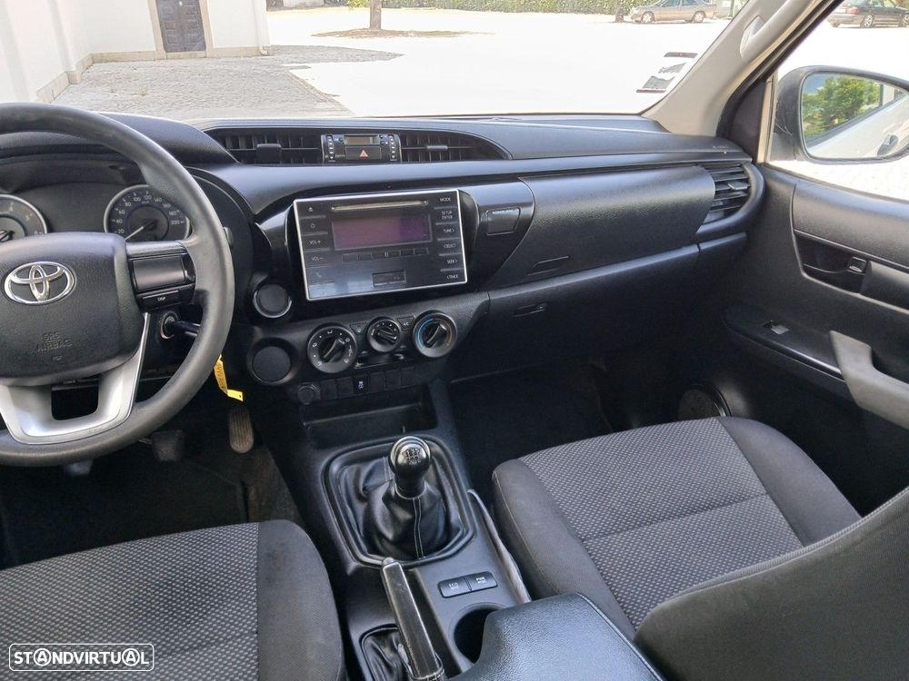 Toyota Hilux 2.4 D-4D 2WD CD - 13
