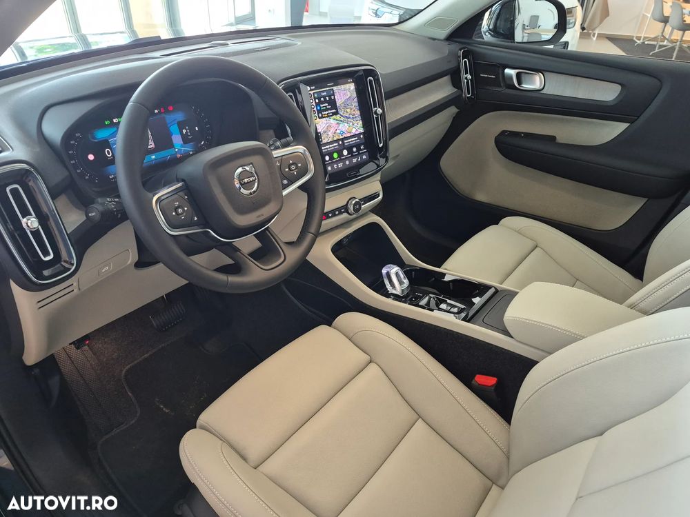 Volvo XC 40 B3 AT FWD MHEV Plus Dark - 15