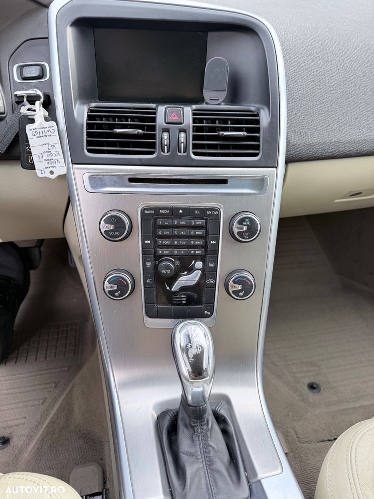 Volvo XC 60 2.4D AWD Momentum - 12