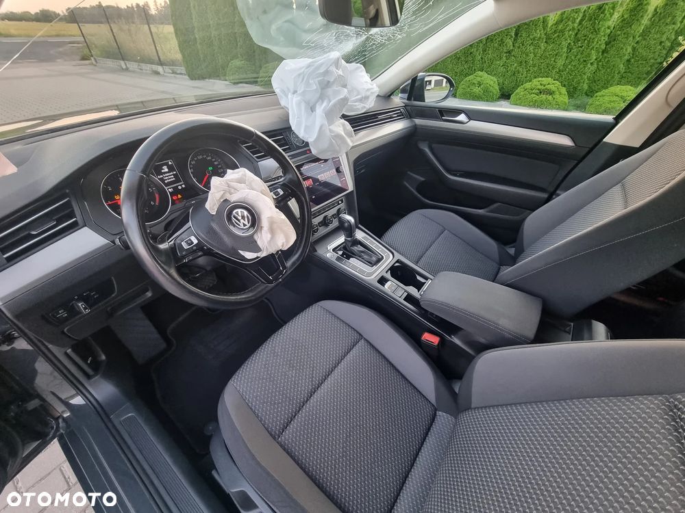 Volkswagen Passat Variant 2.0 TDI SCR DSG - 11