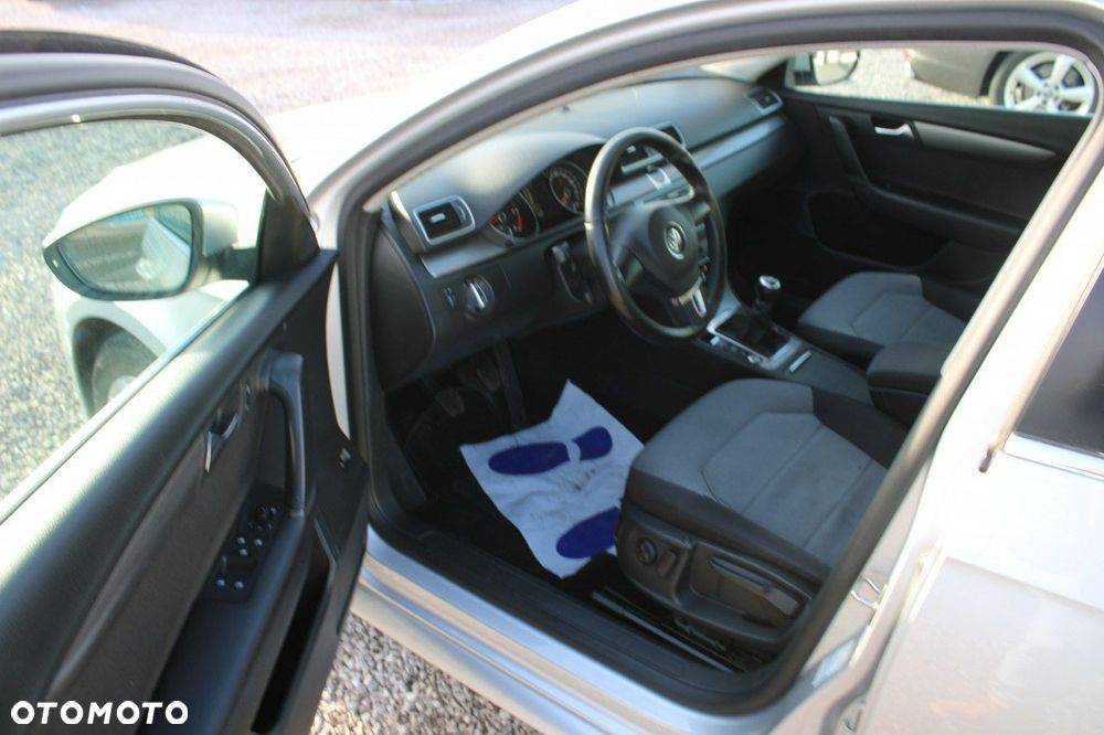 Volkswagen Passat - 15