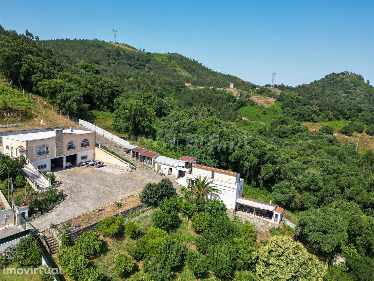 Moradia com 4.753m2 de terreno - Grande imagem: 4/19