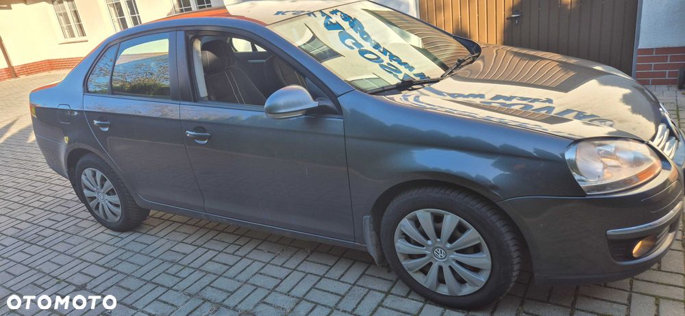 Volkswagen Jetta - 3