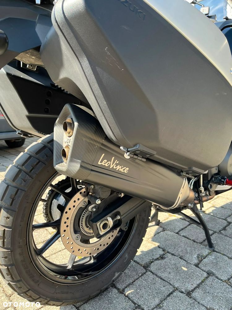 Suzuki V-STROM - 10