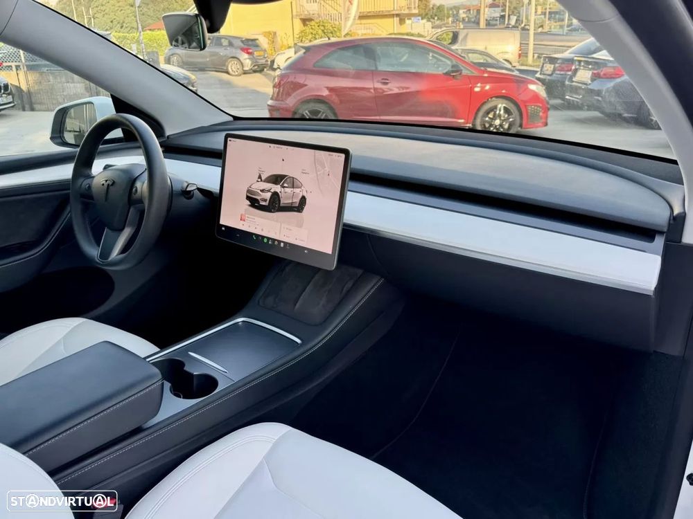 Tesla Model Y - 6