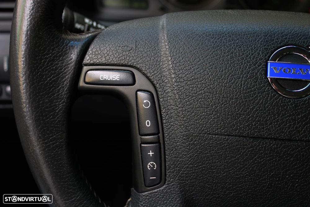 Volvo XC 70 2.4 D5 Nivel 2 - 36