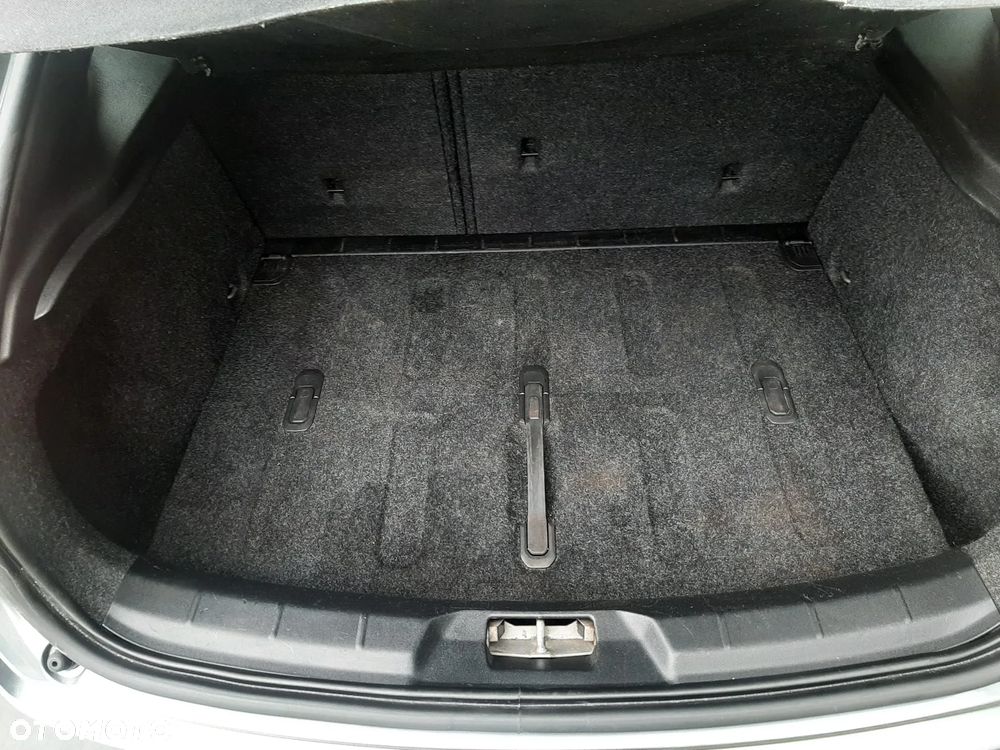 Volvo V40 D3 Geartronic RDesign - 38