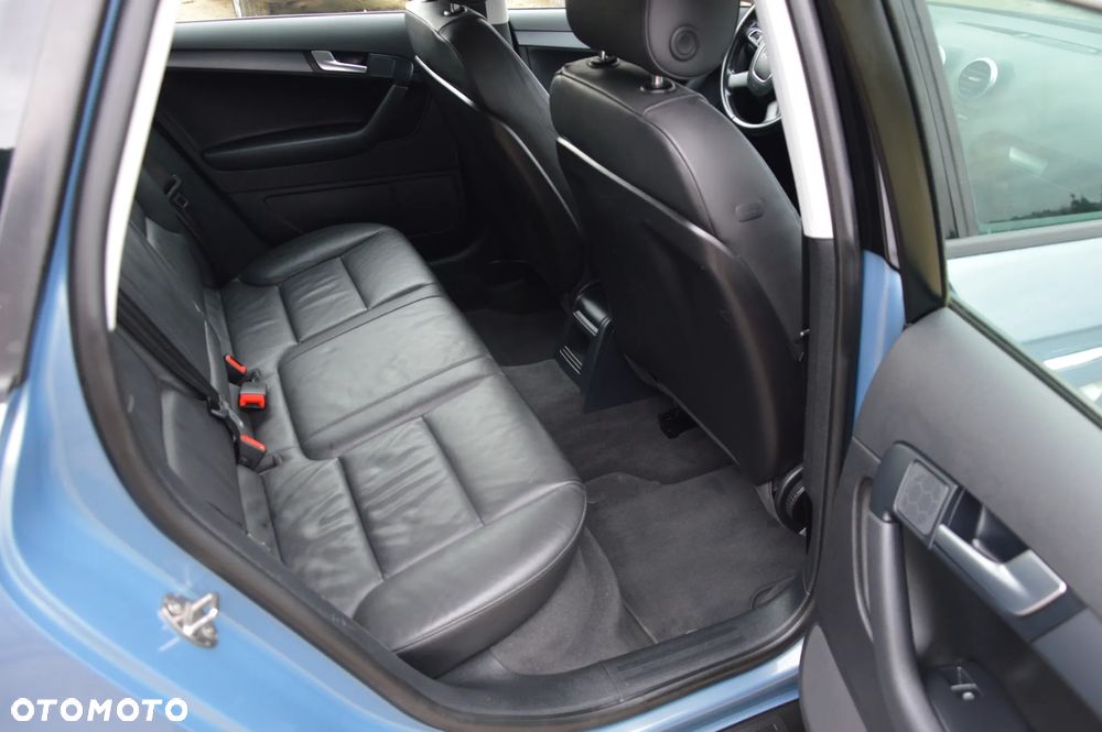 Audi A3 Sportback 1.6 TDI S line Sportpaket - 31