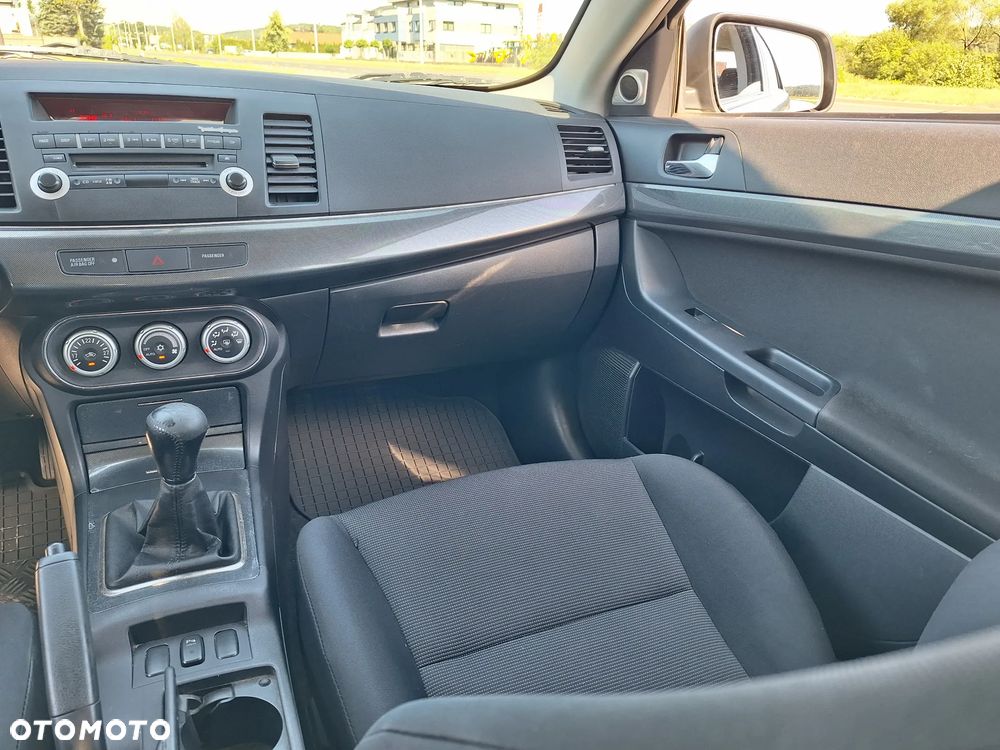 Mitsubishi Lancer 1.8 Intense - 28