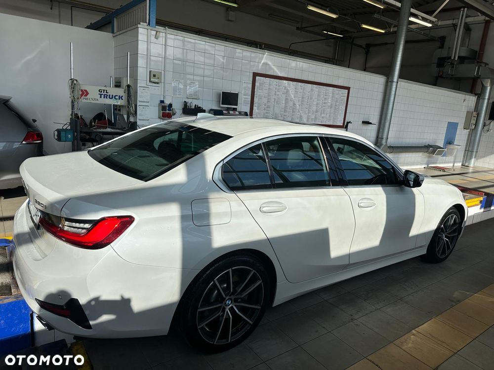 BMW Seria 3 330i Sport Line - 7