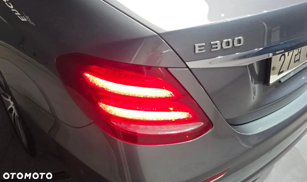 Mercedes-Benz Klasa E 300 9G-TRONIC AMG Line - 9
