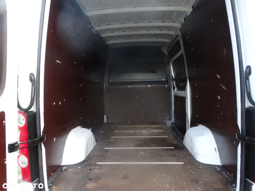 Volkswagen Crafter - 11