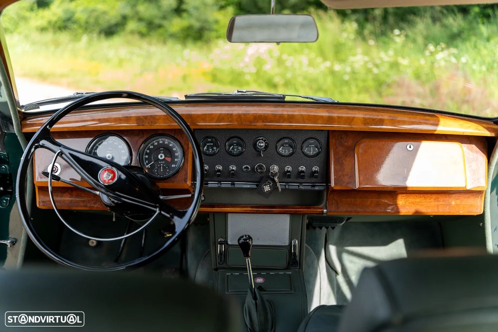 Jaguar MK II - 35