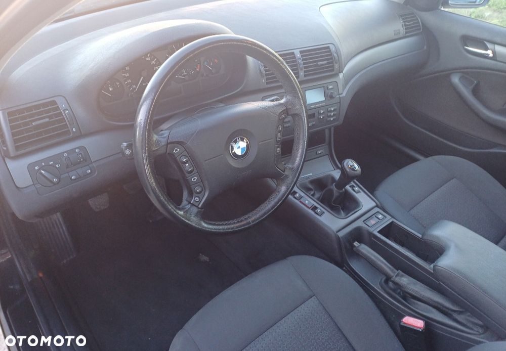 BMW Seria 3 318i - 4