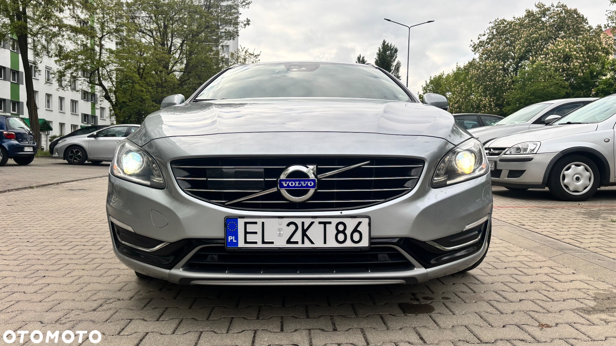 Volvo V60 D6 AWD Plug-in Hybrid Summum - 4
