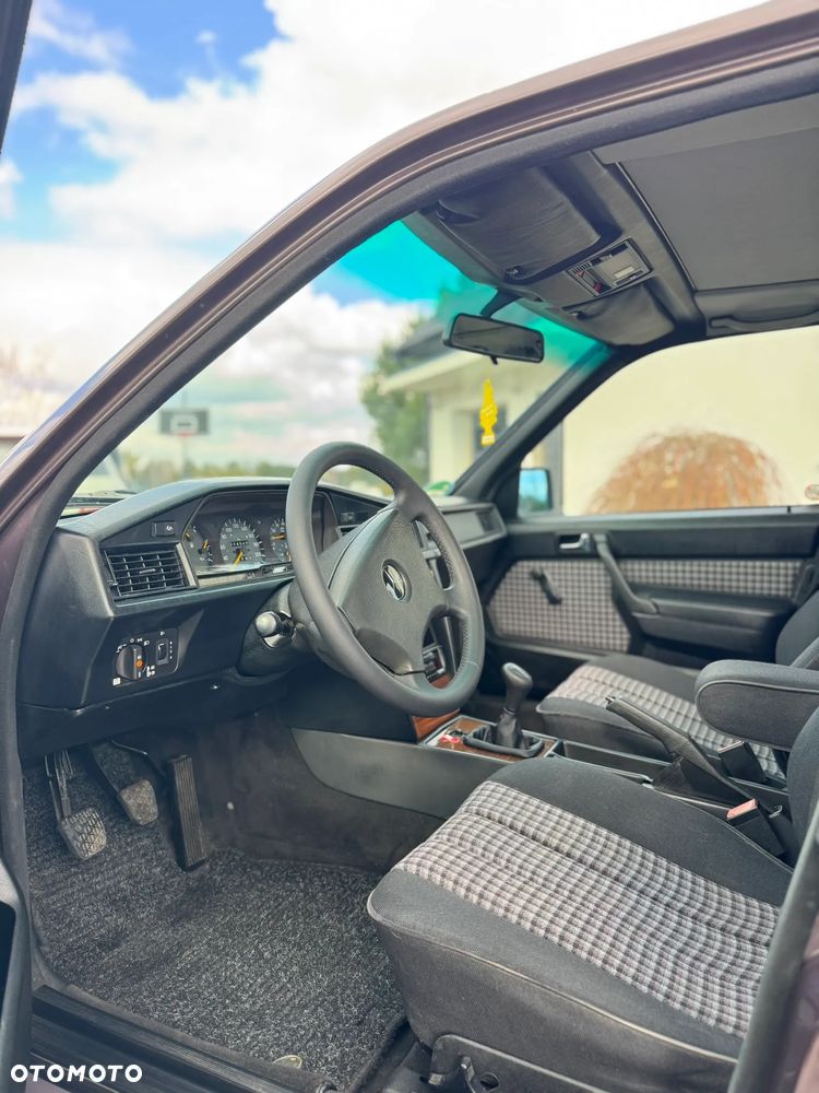 Mercedes-Benz W201 (190) - 20