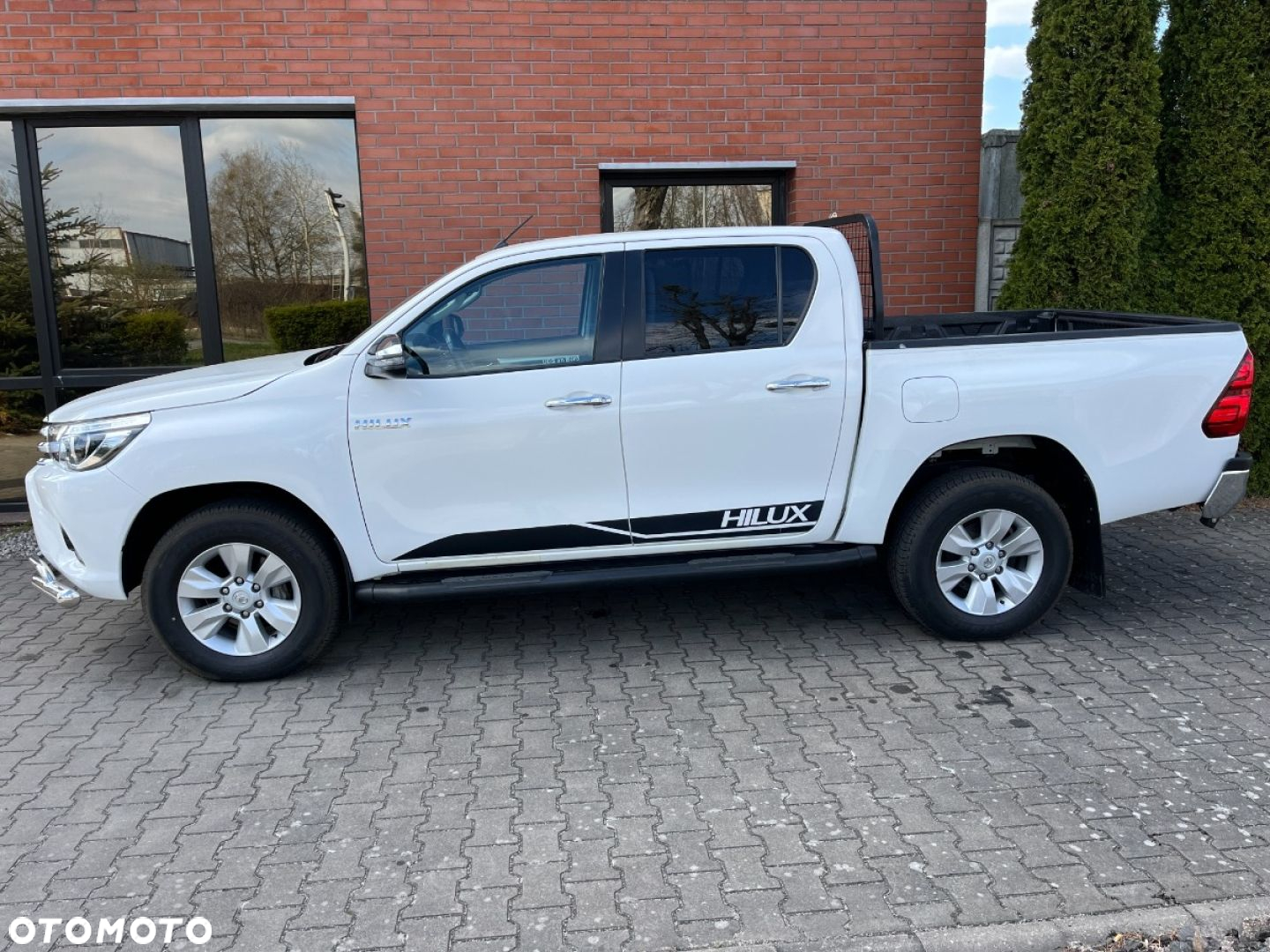 Toyota Hilux 4x4 Double Cab Autm Executive - 24