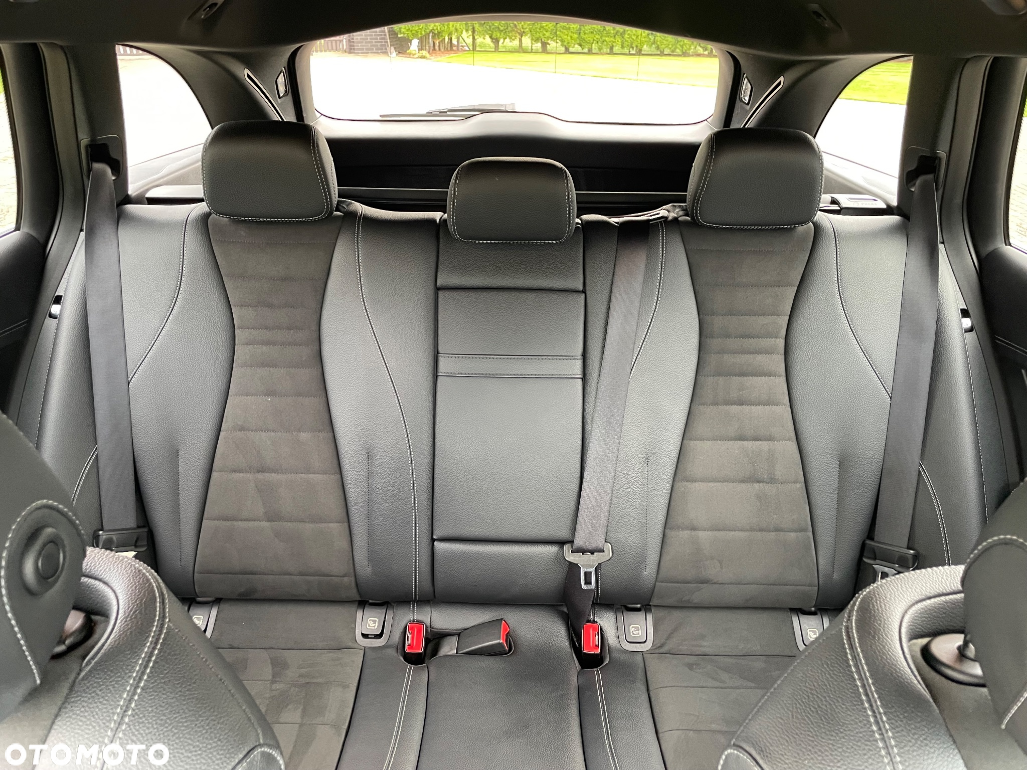 Mercedes-Benz Klasa E 220 d 4Matic T 9G-TRONIC AMG Line - 17