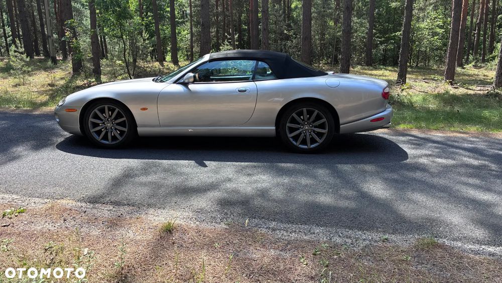 Jaguar XK8 Cabriolet - 10