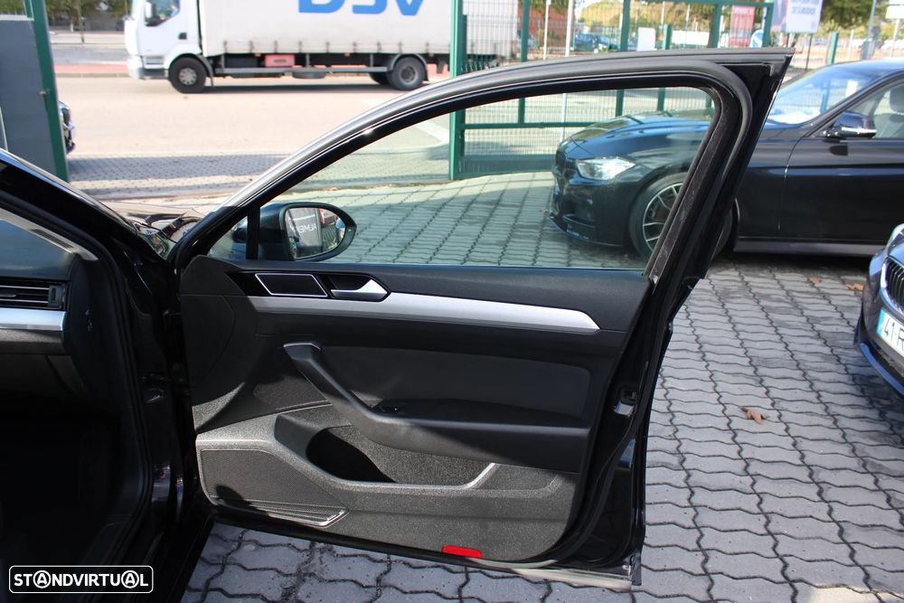 VW Passat Variant 2.0 TDi Confortline - 26