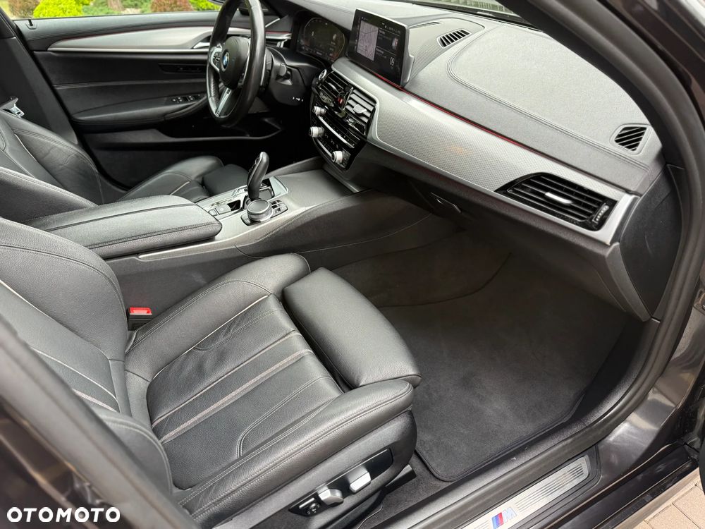 BMW Seria 5 530i xDrive M Sport Edition - 10