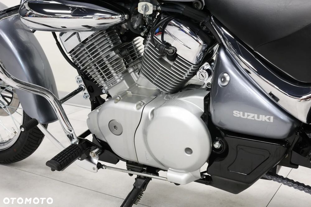 Suzuki Intruder - 29