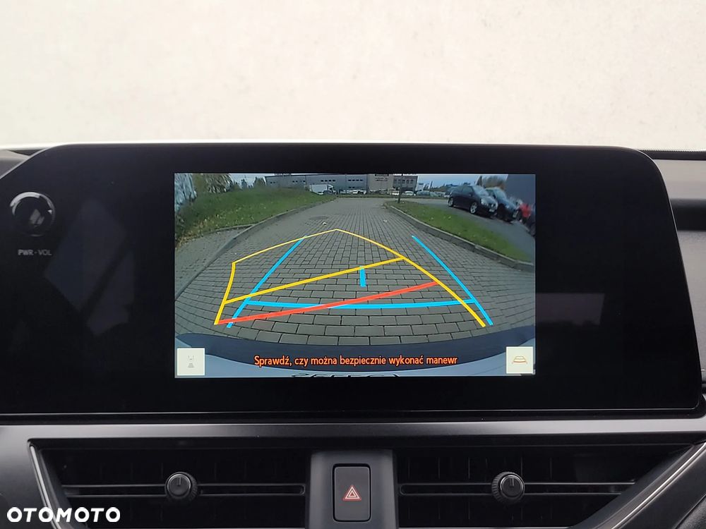 Lexus UX 300h F Sport Design - 17