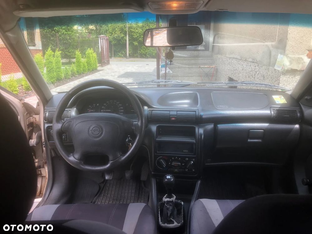 Opel Astra 1.4 GL - 5