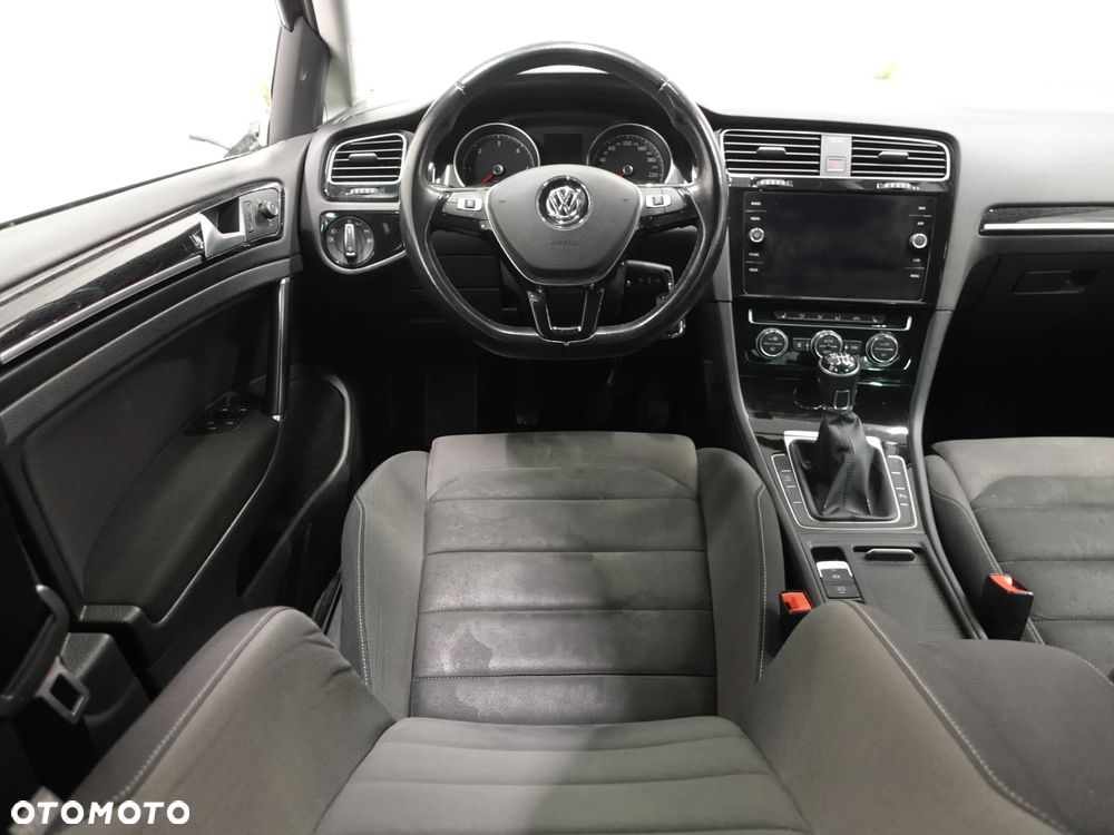 Volkswagen Golf 2.0 TDI SCR Highline - 29