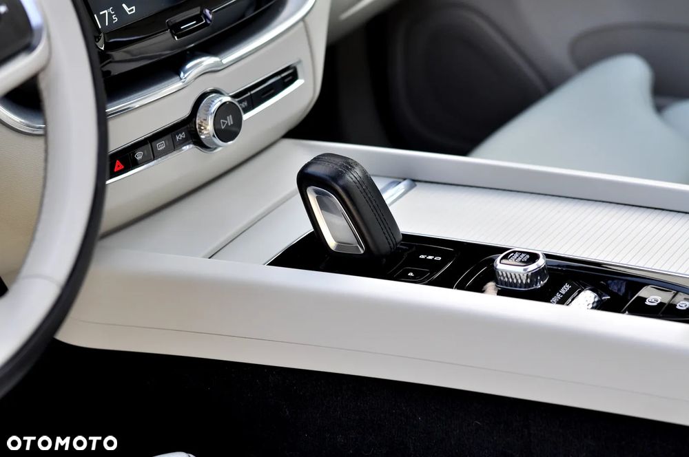 Volvo XC 60 T8 AWD Recharge Geartronic Inscription - 17