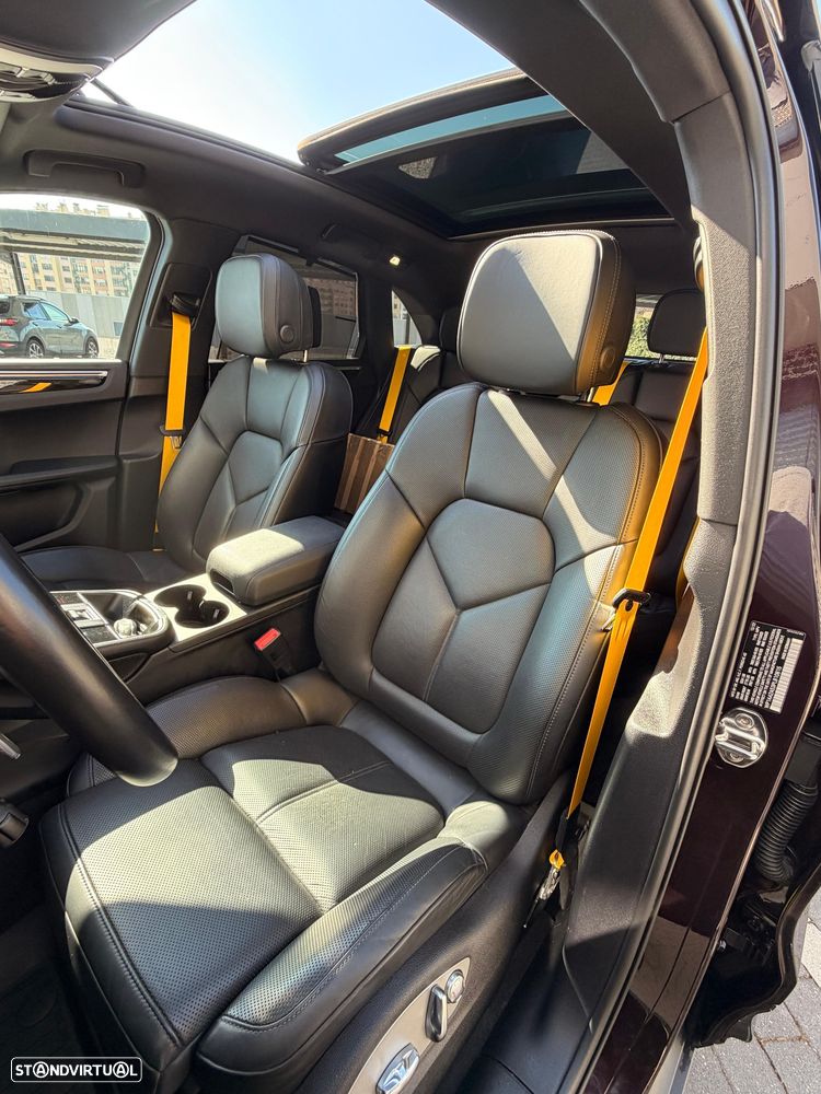 Porsche Macan T - 12