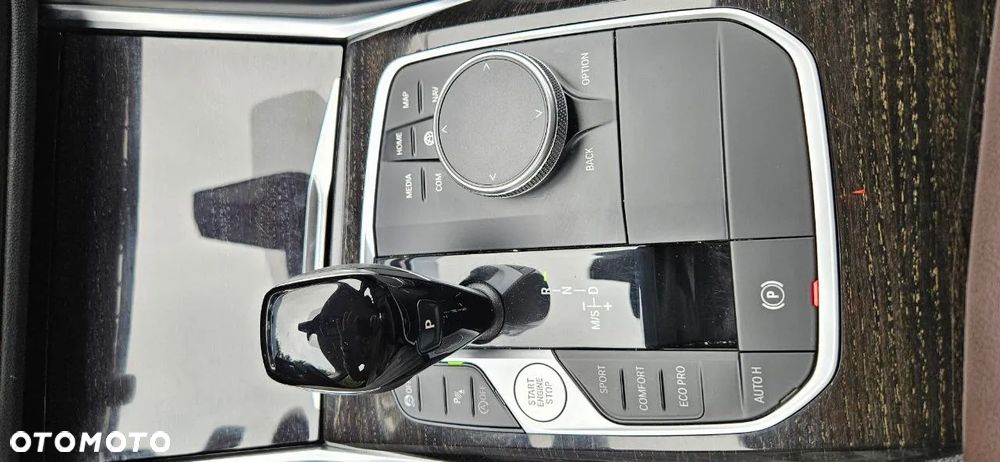 BMW Seria 3 320i Luxury Line - 24