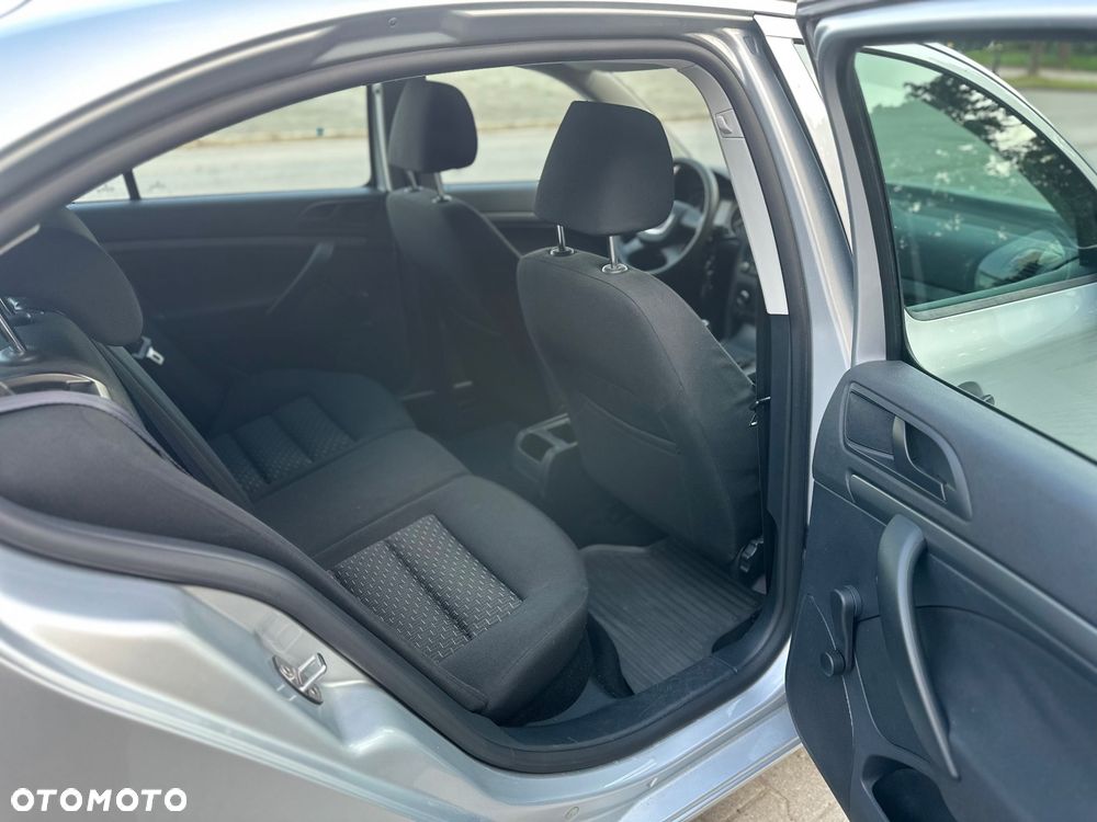 Skoda Octavia 1.6 Ambiente - 9