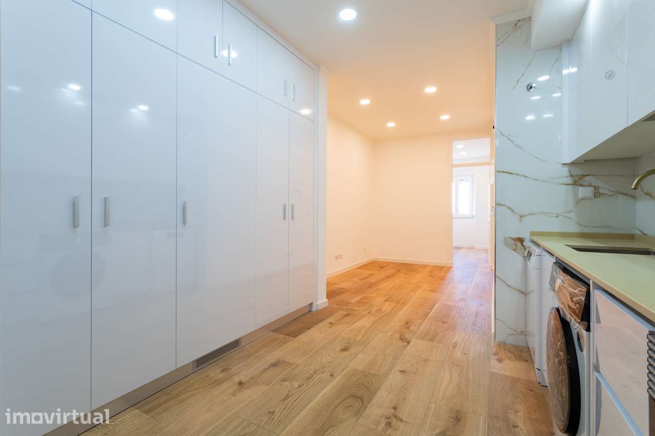 T1+1 Remodelado na Ajuda com Cozinha Totalmente Equipada - Grande imagem: 5/19