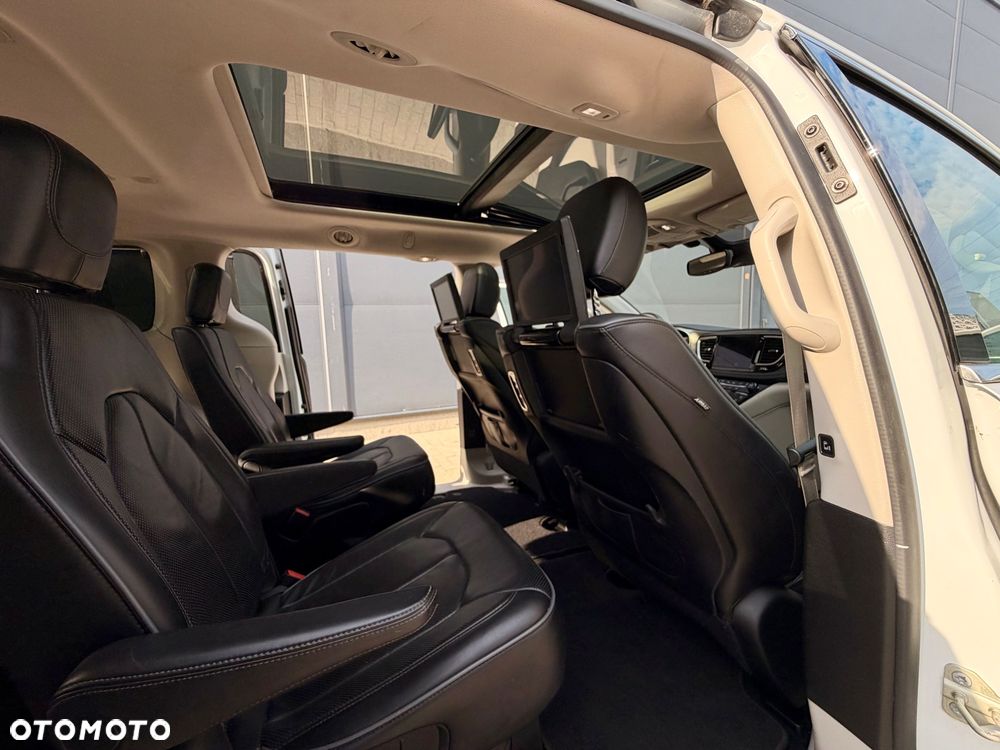 Chrysler Pacifica - 12