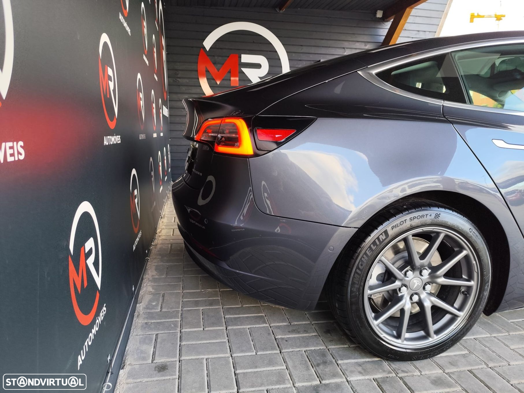 Tesla Model 3 - 35