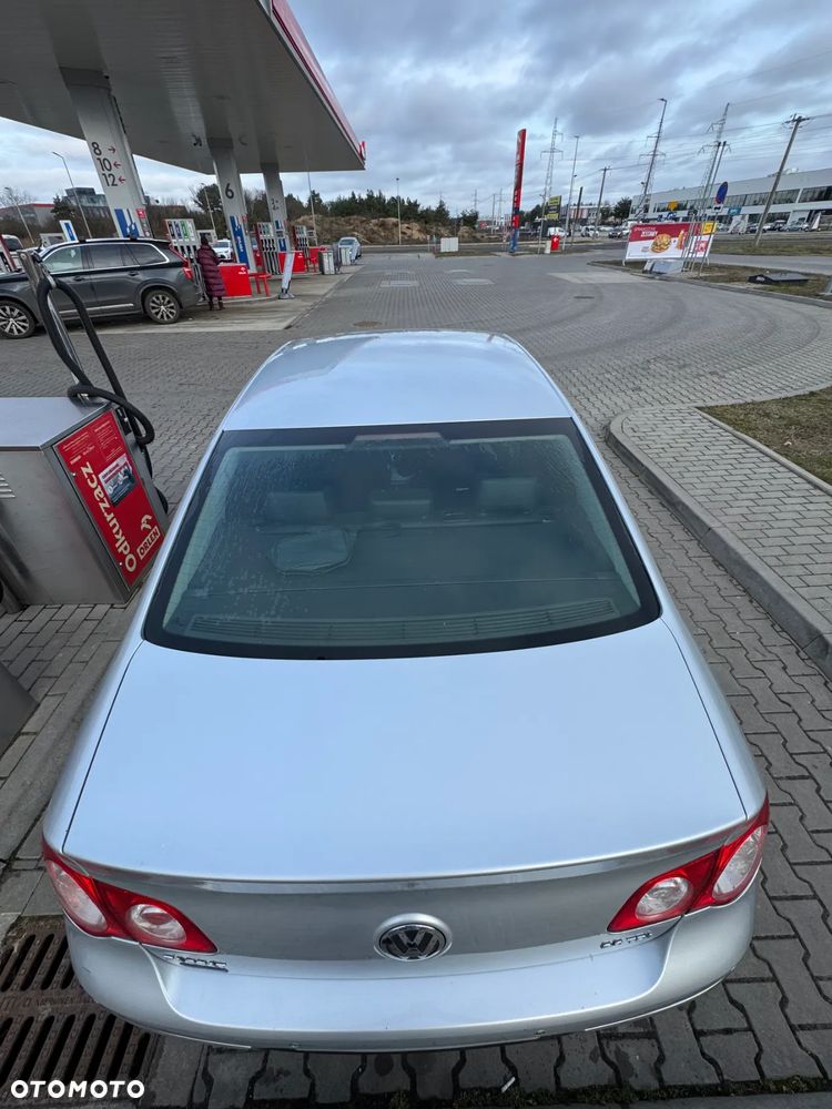 Volkswagen Passat 2.0 TDI DPF Highline - 10