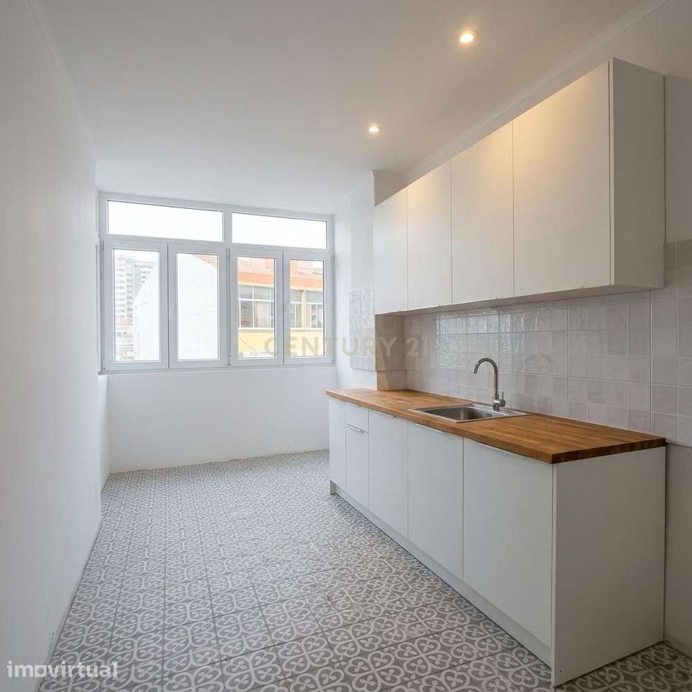 Apartamento T2 Totalmente Renovado em Queluz – Pronto a Estrear! - Grande imagem: 2/7
