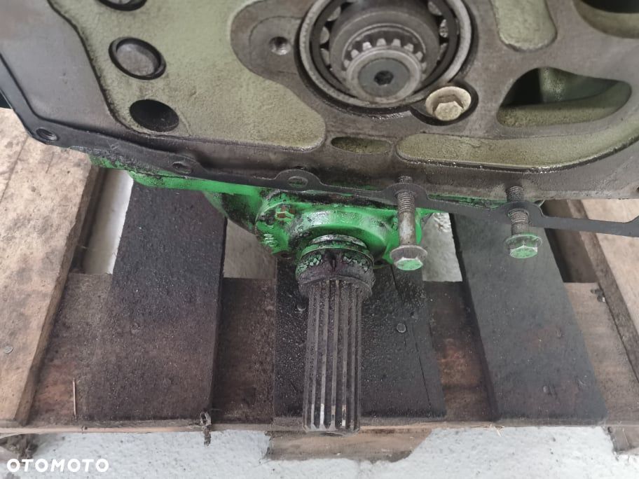 Przekładnia manualna John Deere 6330 {L166551 L166551 L166553 L1665534} - 6