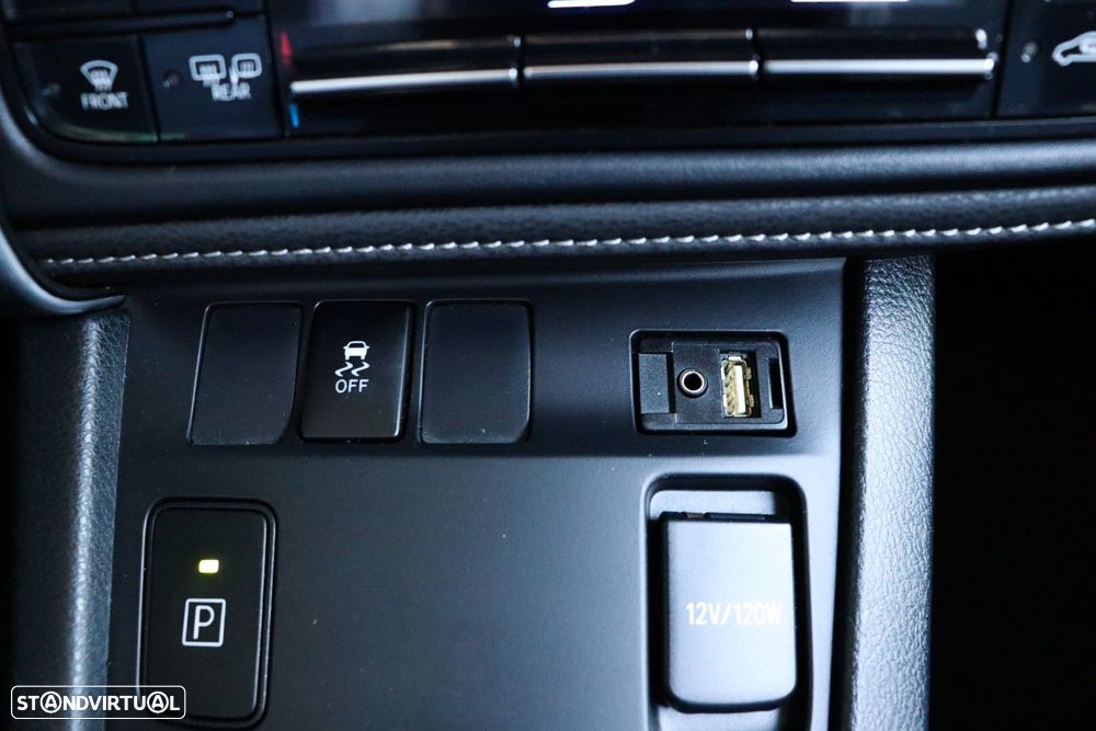 Toyota Auris Touring Sports 1.8 HSD Comfort +P.Techno+P.Sport - 13